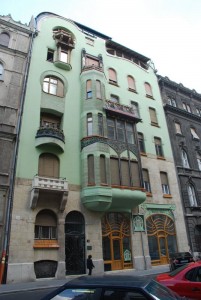 Art Nouveau facade in Budapest dsc 4092 201x300 Budapest old and new